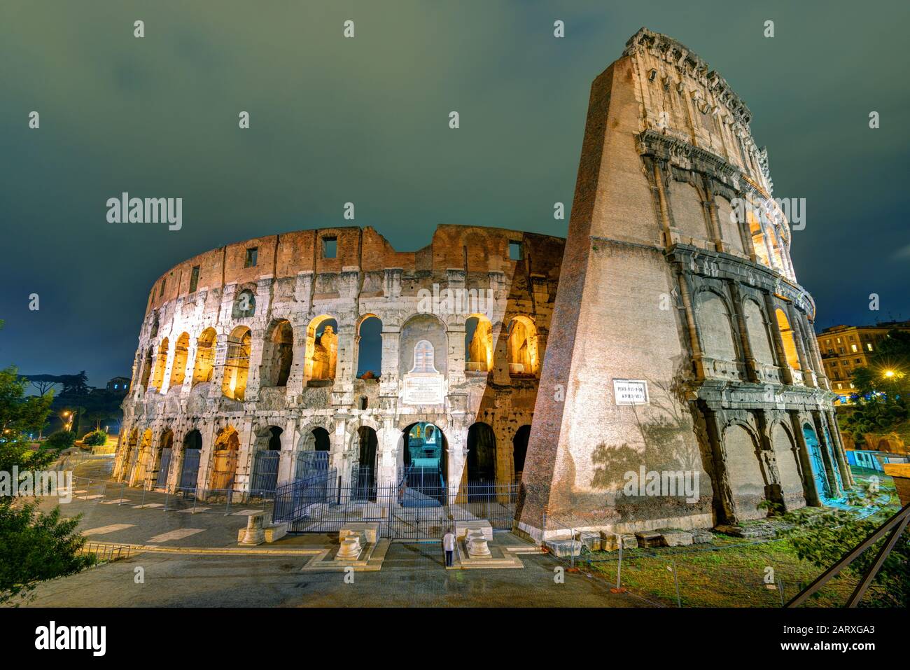 Kolosseum (Kolosseum) in der Nacht in Rom, Italien Stockfoto