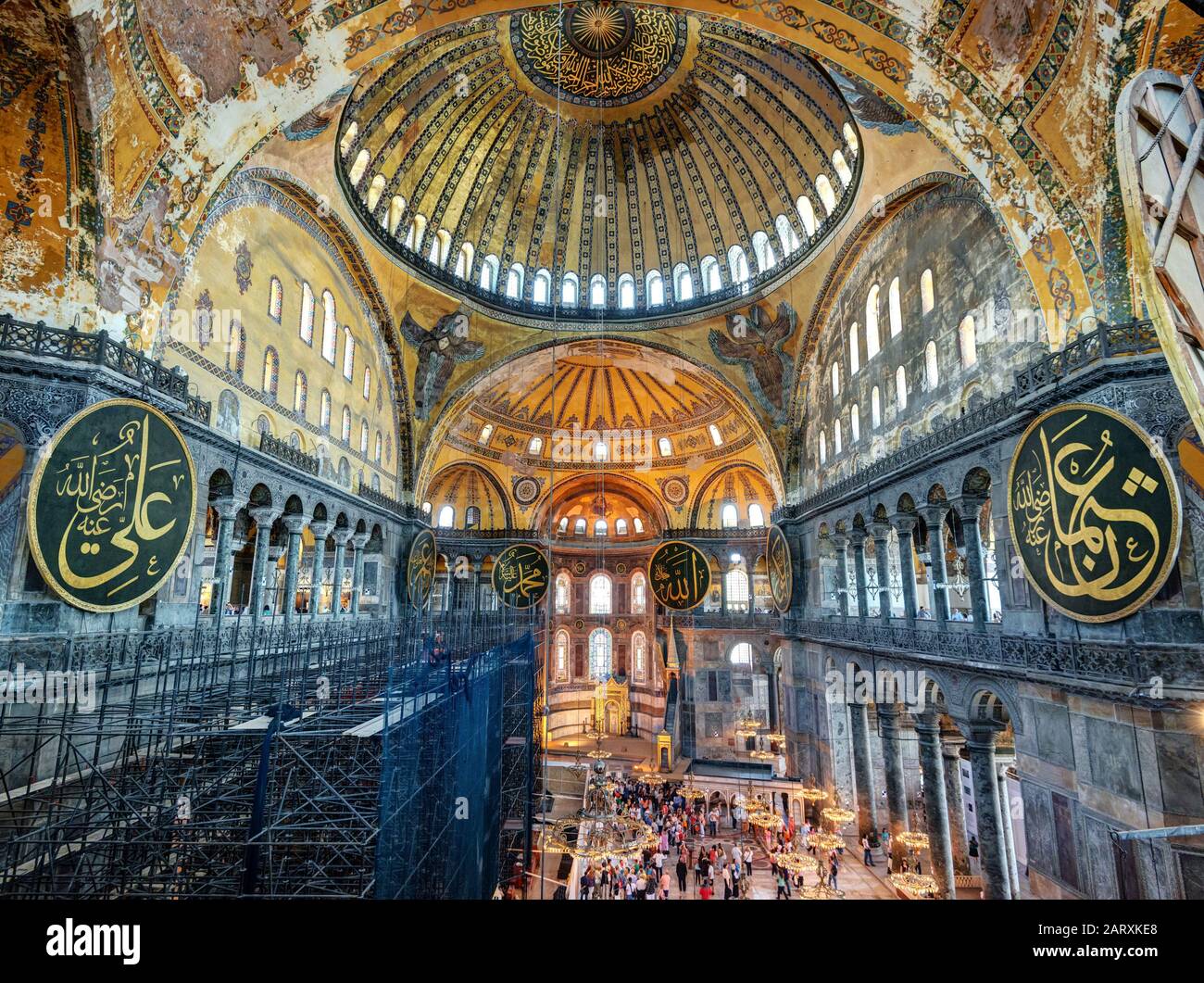 Inneneinrichtung der Hagia Sophia in Istanbul, Türkei. Die Hagia Sophia ist das größte Denkmal für die byzantinische Kultur. Stockfoto