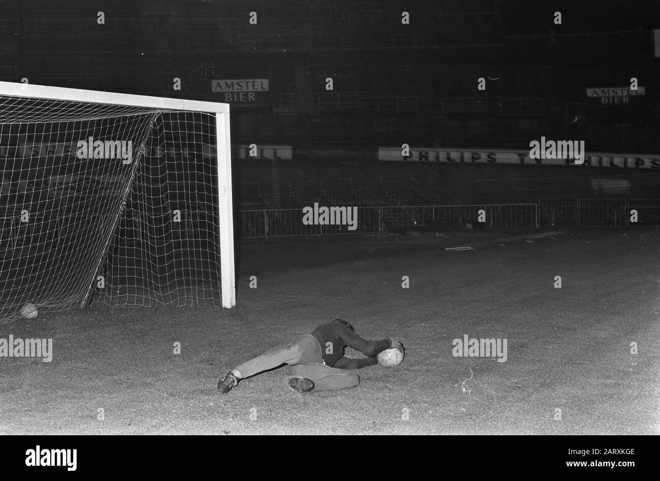 Ostdeutsche im Olympiastadion trainieren. Keeper Blochwitz während des Trainings Datum: 12. September 1967 Schlagwörter: Sport, Name der Fußballeinrichtung: Olympiastadion Stockfoto