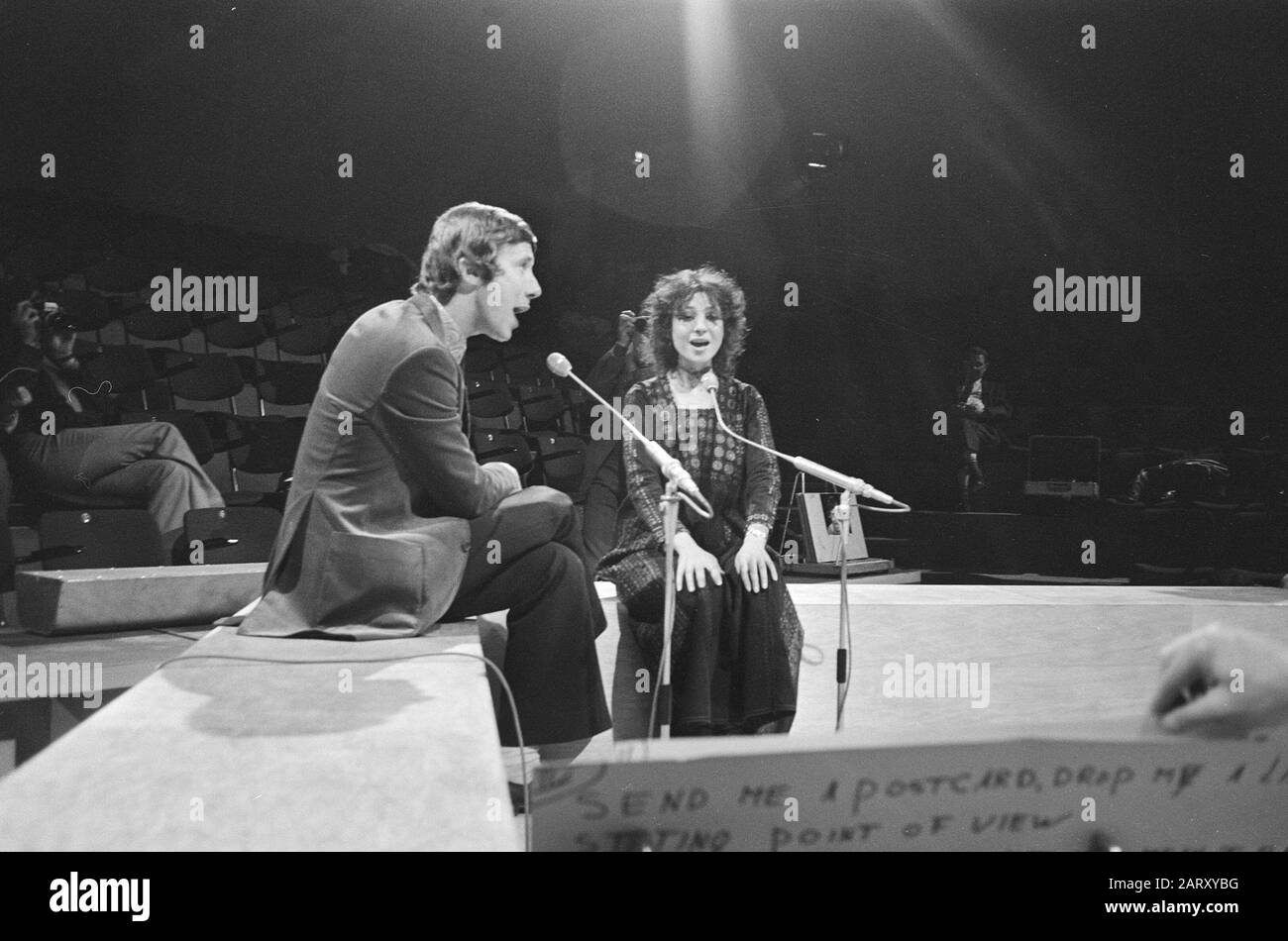 TV-Aufnahmen French Neckarsema mit Esther Ofarim; Halsema und Ofarim Datum: 14. Januar 1971 Schlagwörter: Musik, Fernsehprogramme, Sänger persönlicher Name: Halsema, French, Ofarim, Esther: Peters, Hans/Anefo, Stockfoto