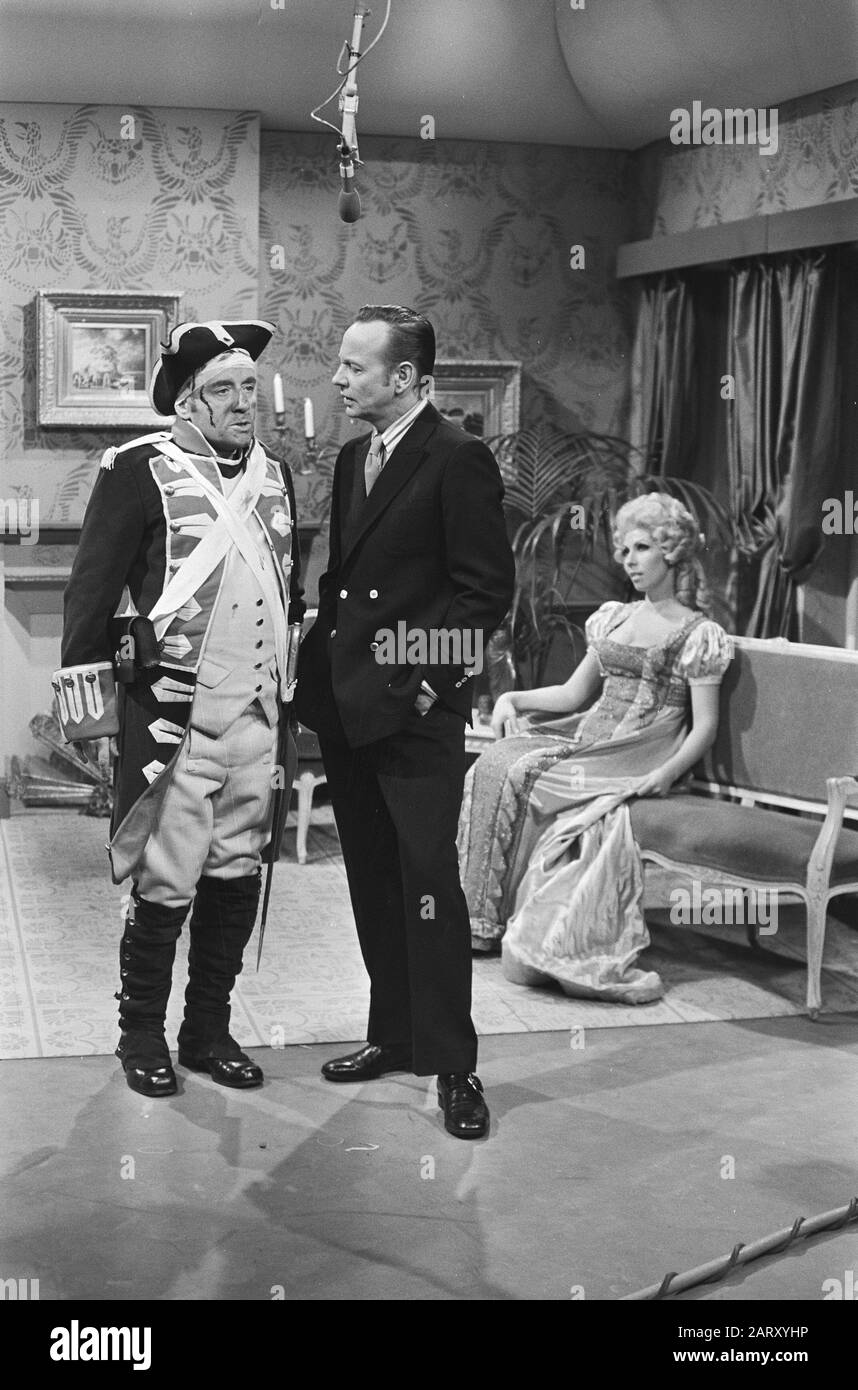 TV-Aufnahmen von Johnny en Rijk Show by KRO Datum: 8. Dezember 1970 Schlagwörter: TV-Aufnahmen Personenname: Johnny En Rijk Show Institution Name: Kro Stockfoto