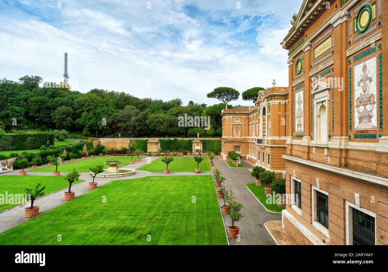Vatikanmuseum und Garten im Sommertag. Dies ist das älteste Museum Italiens. ROM, Vatikanstadt. Stockfoto