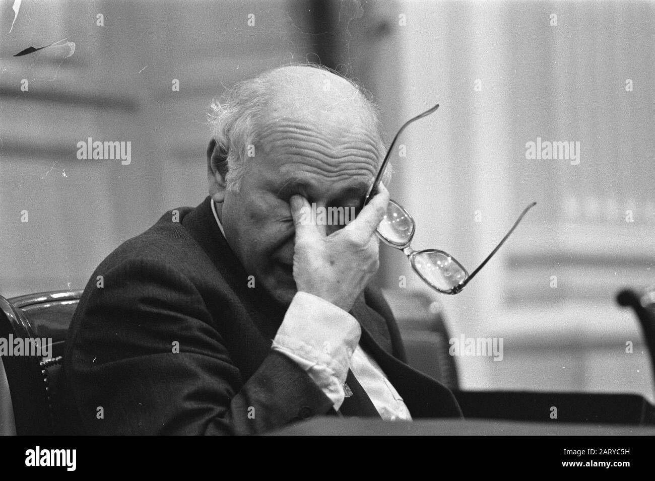 Haus, Fragestunde. Minister den Uyl im Saal Datum: 10. Dezember 1981 Stichwörter: Fragen Stunden persönlicher Name: Uyl, Joop den Stockfoto