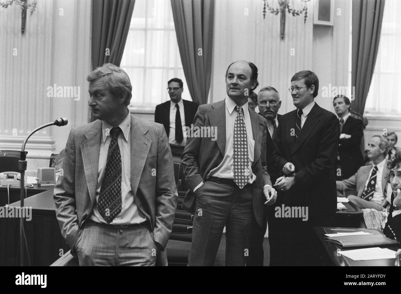 Zweite Kammer: Brief mit Bezug zu Kernkraftwerken, links nach rechts: Andriessen, Aantjes en Wiegel Datum: 26. Mai 1976 Stichwörter: Politischer Personenname: Andriessen Institutionenname: Zweite Kammer Stockfoto