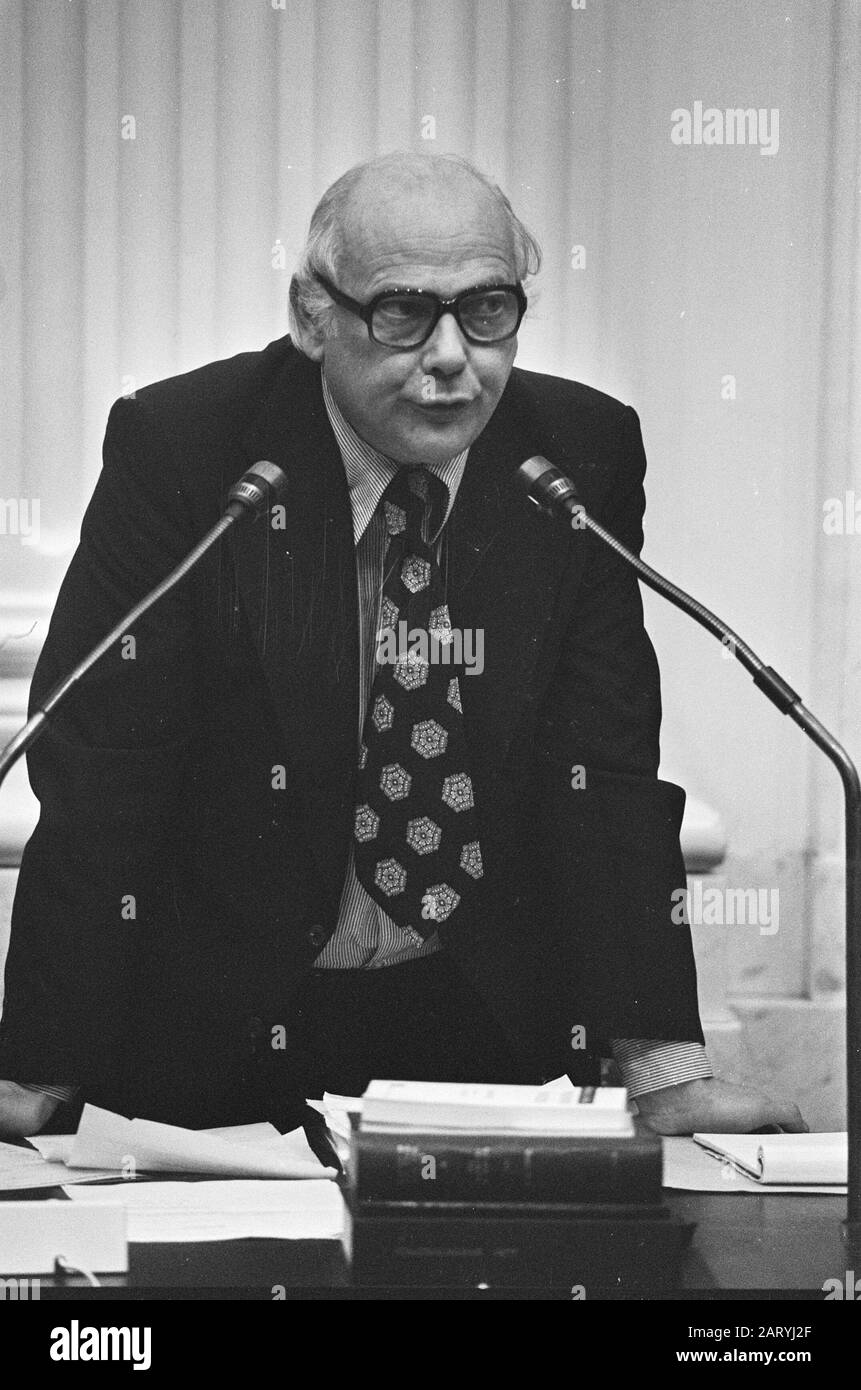 Zweite Kammer: Lockheed-Affäre; den Uyl beantwortet Fragen Datum: 10. Februar 1976 Schlüsselwörter: Politischer Personenname: Uyl, Joop den Institutionname: Lockheed-Affäre Stockfoto
