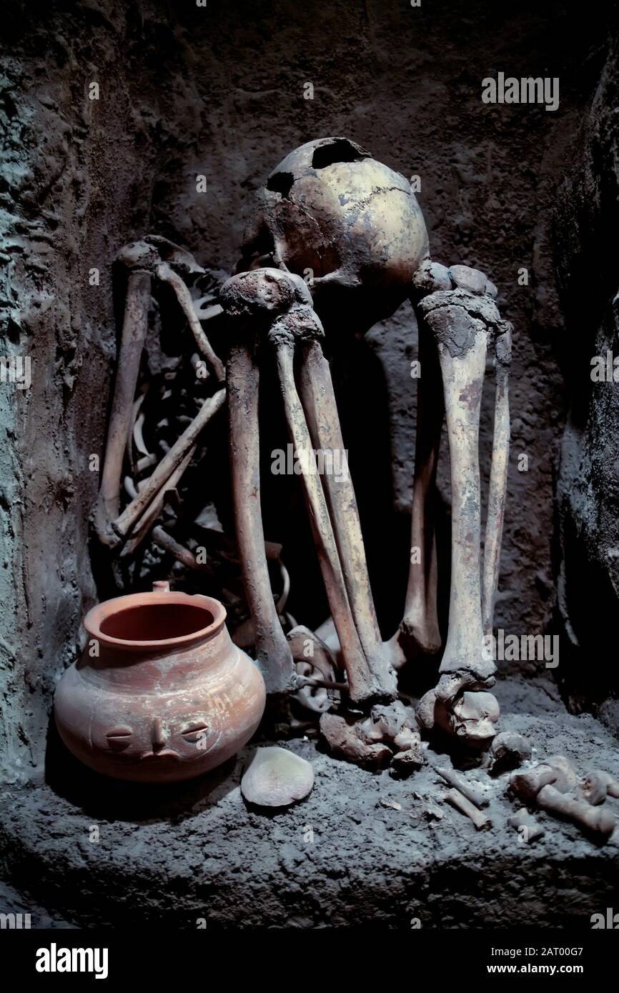 Aztekische Grabungsrekonstruktion, Anthropologiemuseum, Mexiko Stockfoto