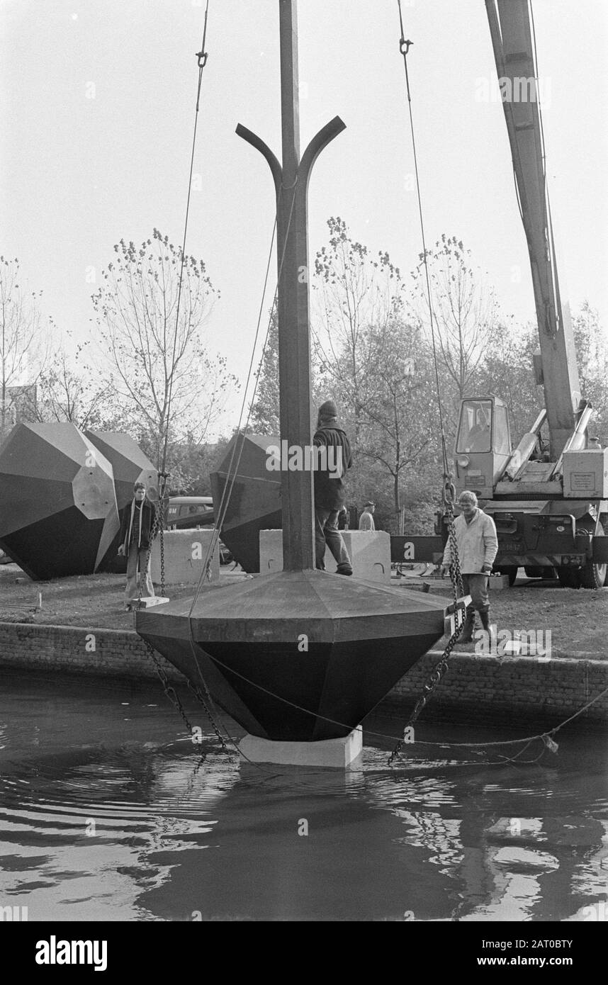 Schwimmender Kunststoff in Zuider-Amstelkanaal von Evert Strobos; der erste Teil ist am 5. November 1976 in Betrieb Stockfoto