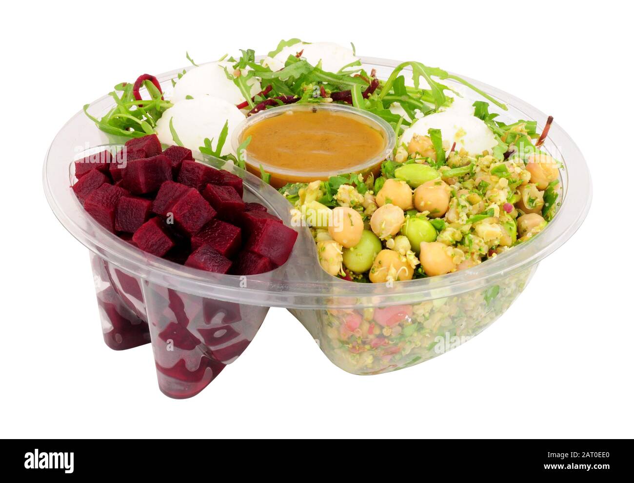 Ziegenkäse und Bete Root Convenience Salatschüssel isoliert auf weißem Hintergrund Stockfoto
