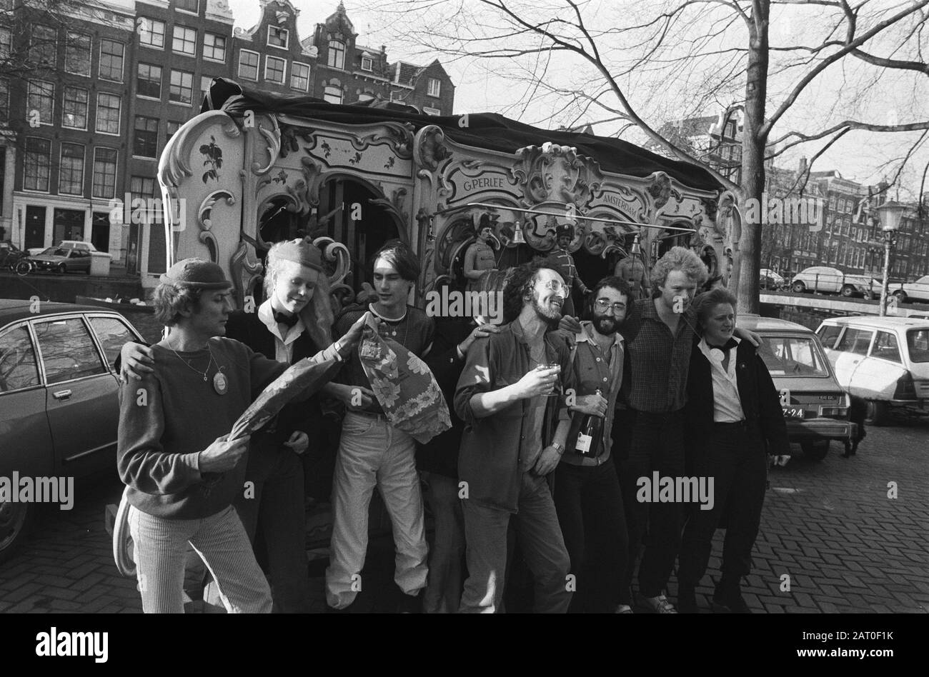 Harry Slinger & Drukwerk für eine Amsterdamer Fassorgel, bei der Vorstellung einer Goldrekordel für je belogen (März 1982); Stockfoto