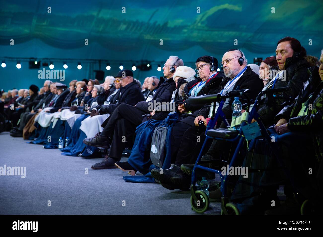 Oswiecim, Polen. Januar 2020. Holocaust-Überlebende und ihre Familien nehmen an der Zeremonie Teil.75. Jahrestag der Befreiung des ehemaligen deutschen NS-Konzentrationslagers Auschwitz-Birkenau. Während der Besetzung Polens durch Nazi-Deutschland durch den zweiten Weltkrieg töteten die Nazi-Größen über eine Million Menschen im Lager. KL Auschwitz-Birkenau wurde am 27. Januar 1945 befreit. Internationale Führer und rund 200 Überlebende mit ihren Familien versammeln sich jedes Jahr, um den Opfern von Auschwitz Tribut zu zollen. Kredit: Filip Radwanski/SOPA Images/ZUMA Wire/Alamy Live News Stockfoto