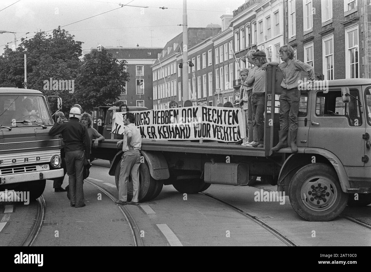 Eine Übersicht über die Demonstration der Landwirte in Hoeksewaa Übersichtsdemonstration in den Haag mit Bannern Datum: 2. August 1974 Ort: Den Haag, Zuid-Holland Schlüsselwörter: Bauer, SPANCHOK, Demonstrationen Stockfoto