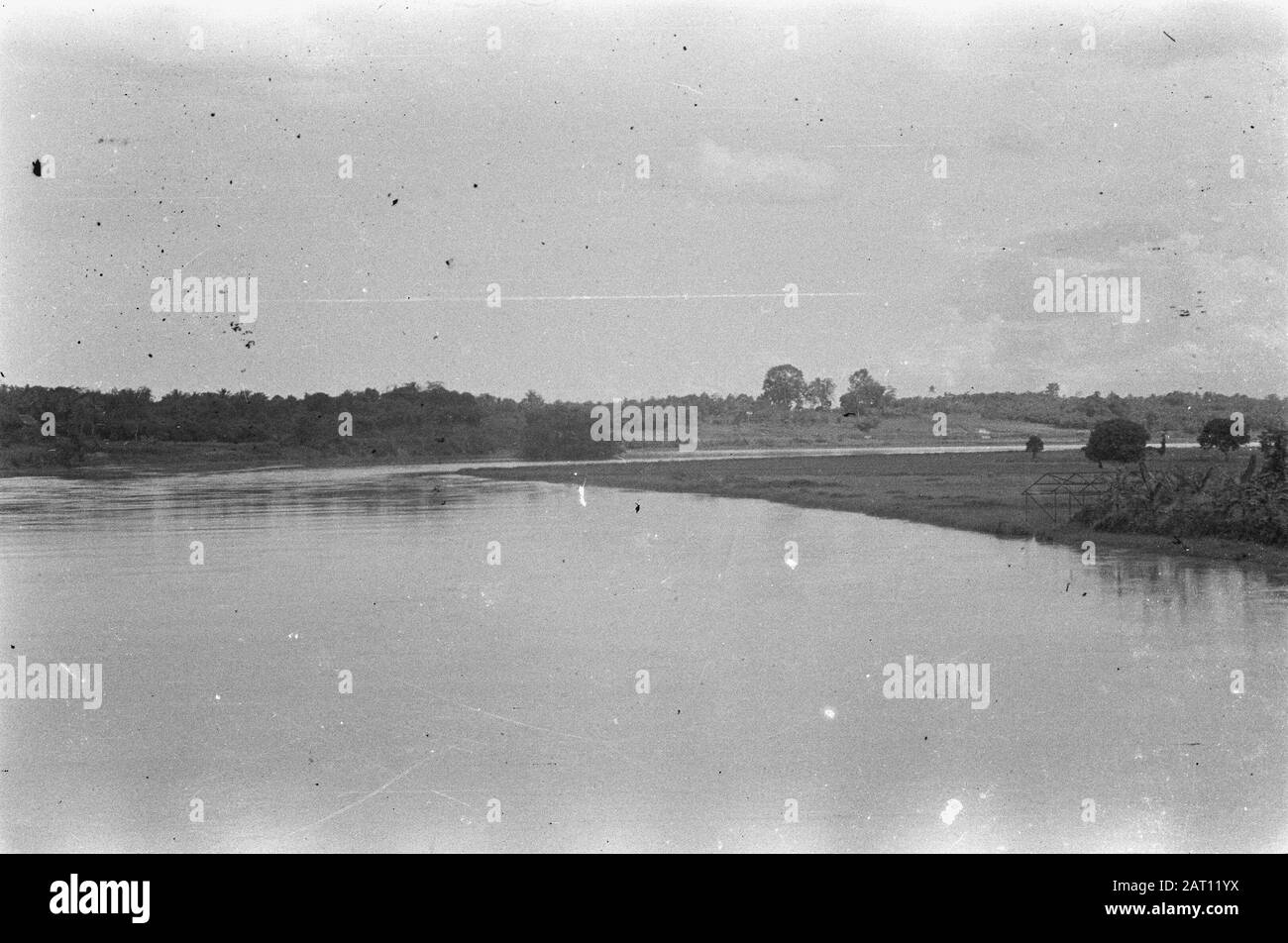 Krawang und Umgebung FLUSSLANDSCHAFT (Tjitaroem?) Datum: 25. Dezember 1947 Ort: Citarum, Indonesien, Niederländische Ostindien, Walahar Stockfoto