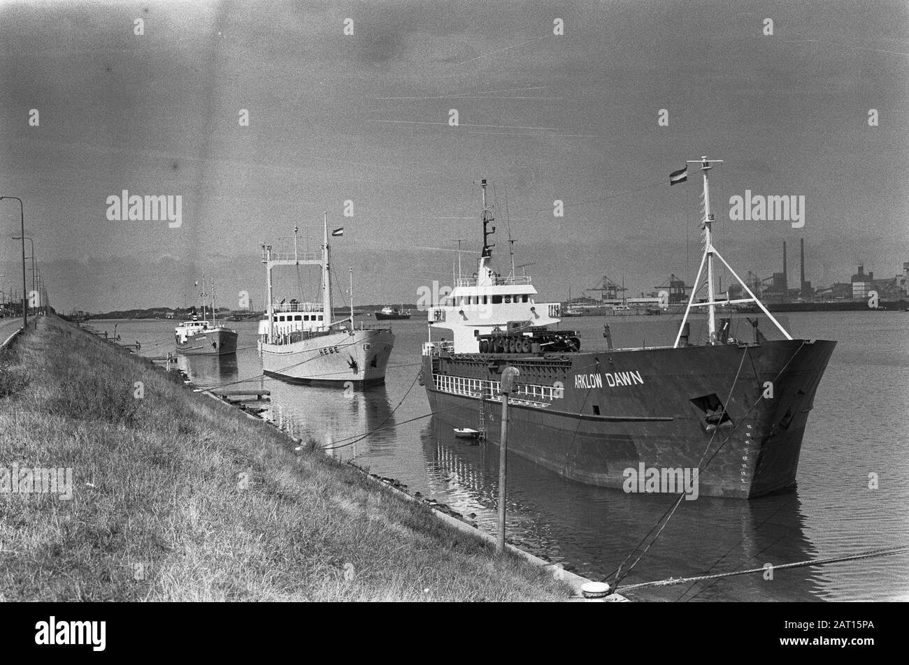 Beseitigung der Blockade von Lastkähnen im Zusammenhang mit der Frage der proportionalen Verteilung von Frachtschiffen Frachtschiffe, die im Nordseekanal warten Datum: 26. August 1975 Schlüsselwörter: Blockaden, Kanäle, Proteste, Schiffahrt, Schiffe Stockfoto