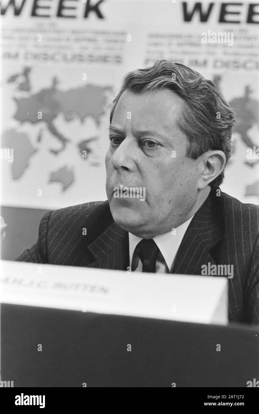 Europa Week Erasmus University Rotterdam; mr. M. H. J. C. Rutten, Datum: 3. April 1984 Ort: Rotterdam, Zuid-Holland Schlüsselwörter: Europa, Politik, Porträts persönlicher Name: Erasmus-Universität, Rutten M H J C Stockfoto