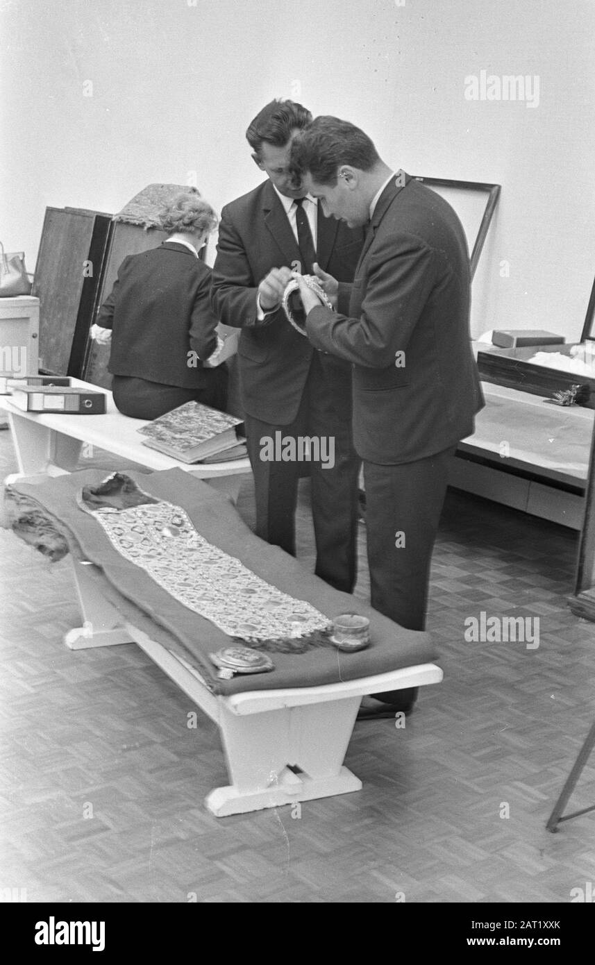 Ausstellung russischer Kunstschätze in den Haag, die Sammlung ist ausgepackt Datum: 23. August 1966 Standort: Den Haag, Zuid-Holland Schlüsselwörter: Sammlungen, Ausstellungen, Art TRAFT Stockfoto