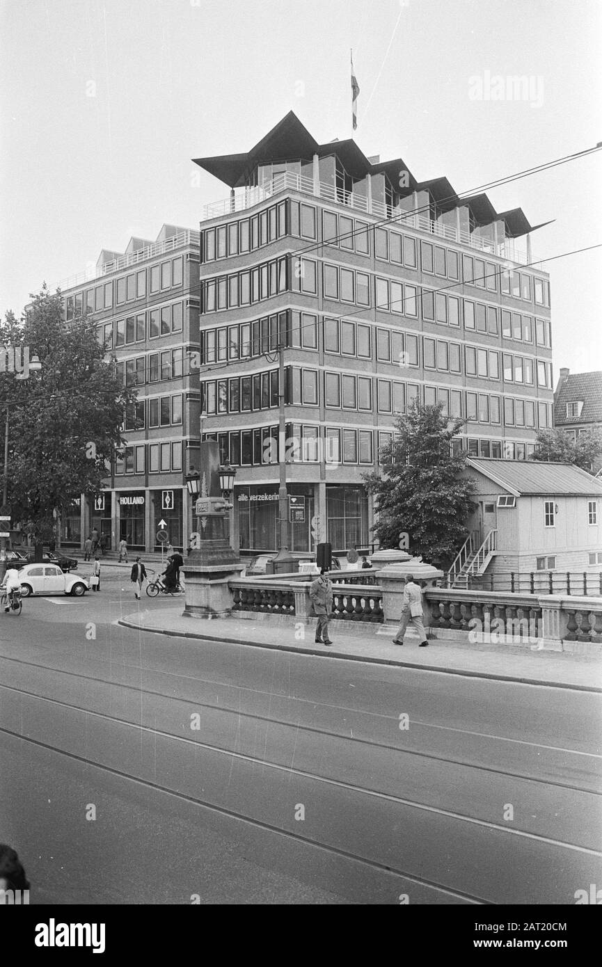 Eröffnung des neuen Gebäudes AMEV in Sarphatistraat hoek Amste Außenansicht des neuen Gebäudes Datum: 26. Mai 1971 Standort: Amsterdam, Noord-Holland Schlüsselwörter: Gebäude, Büros, Versicherungen Stockfoto