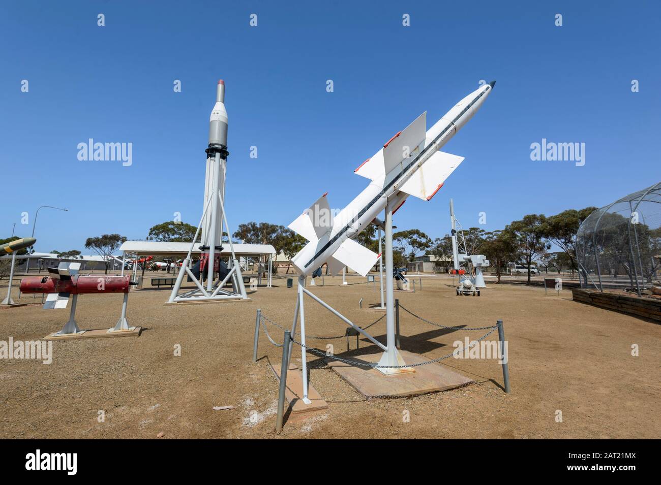 Raketen, die außerhalb des Woomera Heritage Center, South Australia, SA, Australien, ausgestellt werden Stockfoto