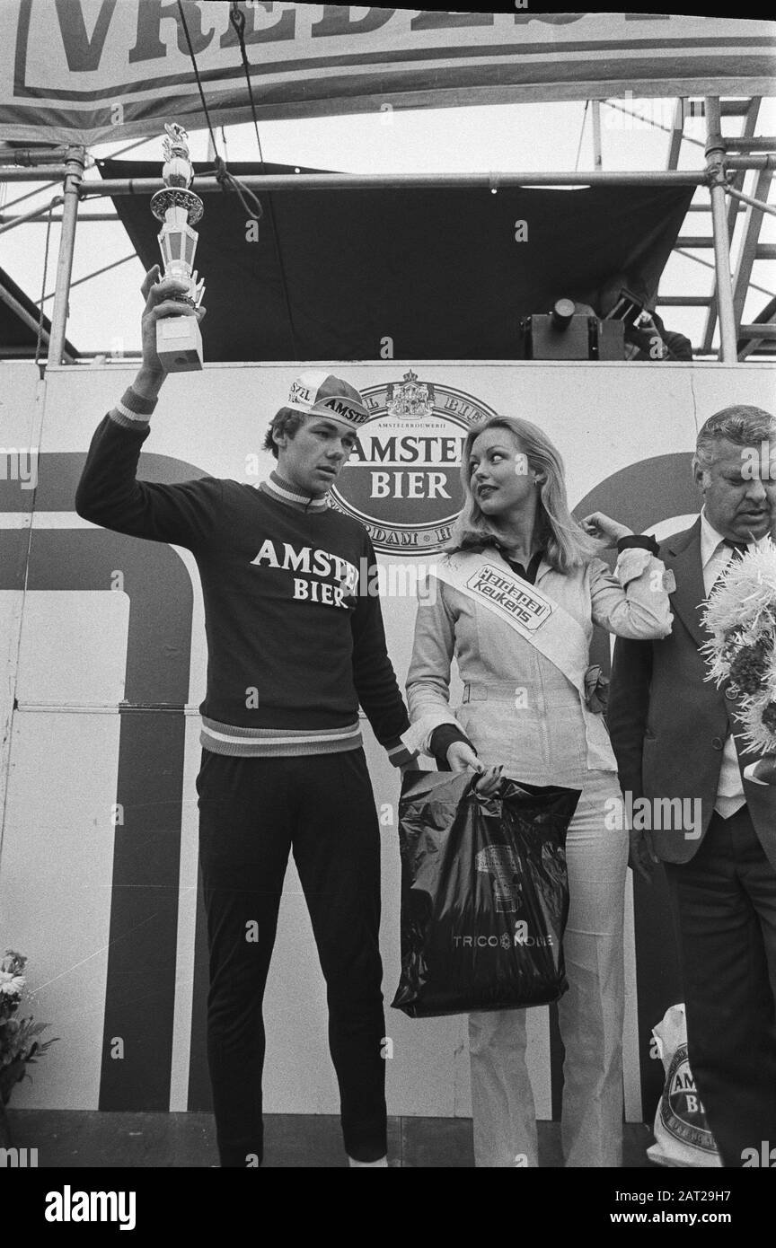 Beenden Sie die Olympia-Tour (Amsterdam Noord), Etappensieger Joske Lamertink während der Zeremonie Datum: 25. Mai 1978 Ort: Amsterdam, Noord-Holland Schlüsselwörter: Tribute, Radsport Stockfoto