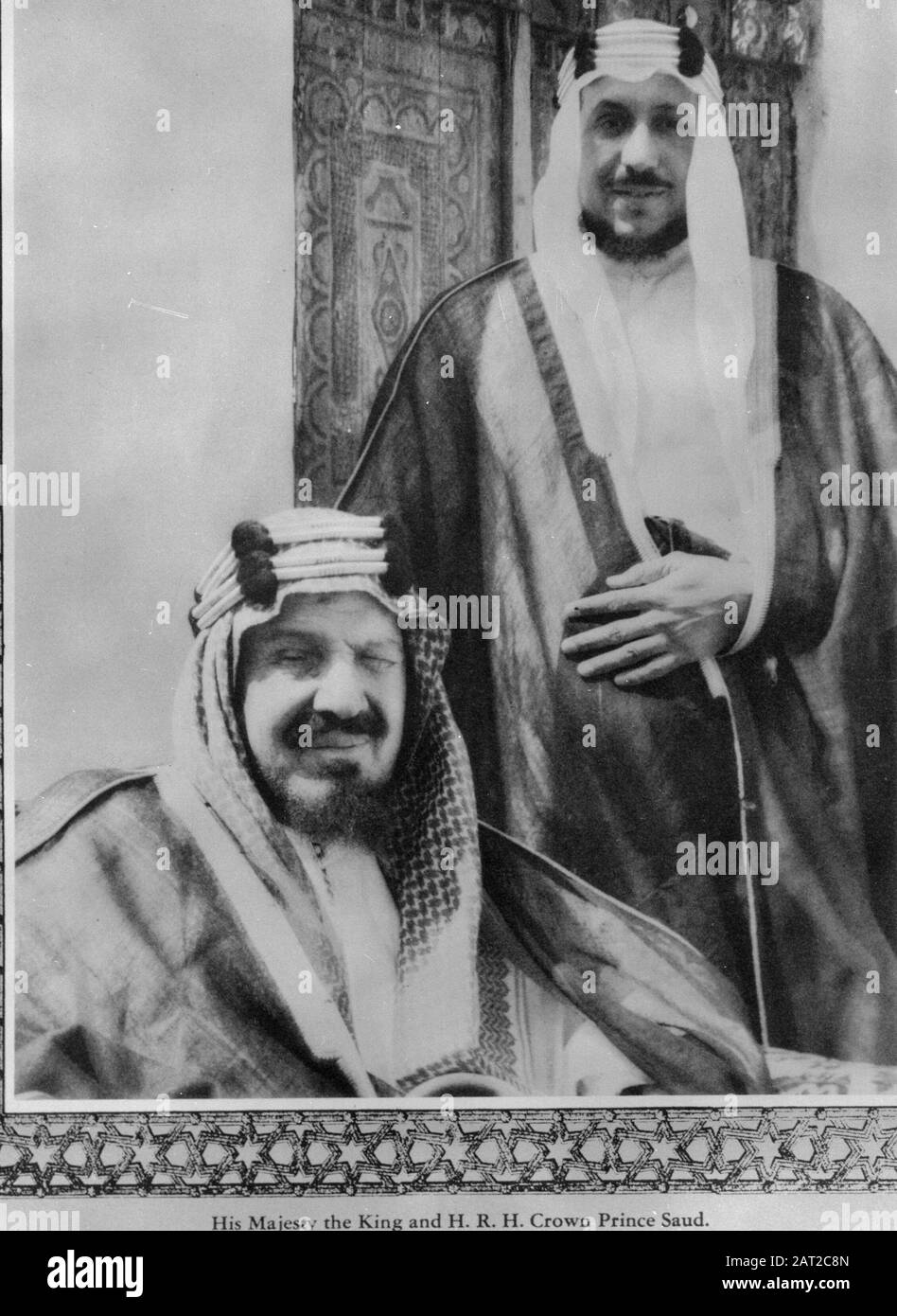 Reproduktionsfotografie Foto eines Bildes eines Porträts von Ibn Saud und einem seiner Söhne Anmerkung: Abdul-Aziz IBN Abdul-Rahman al Faisal al Saud (1880-1953) war der Gründer von Saudi-Arabien Datum: Undatierter Ort: Syrien Stichwörter: Könige, Porträts, Fürsten Personenname: Abdul Aziz Ibn Saud (König Saudi-Arabien) Stockfoto