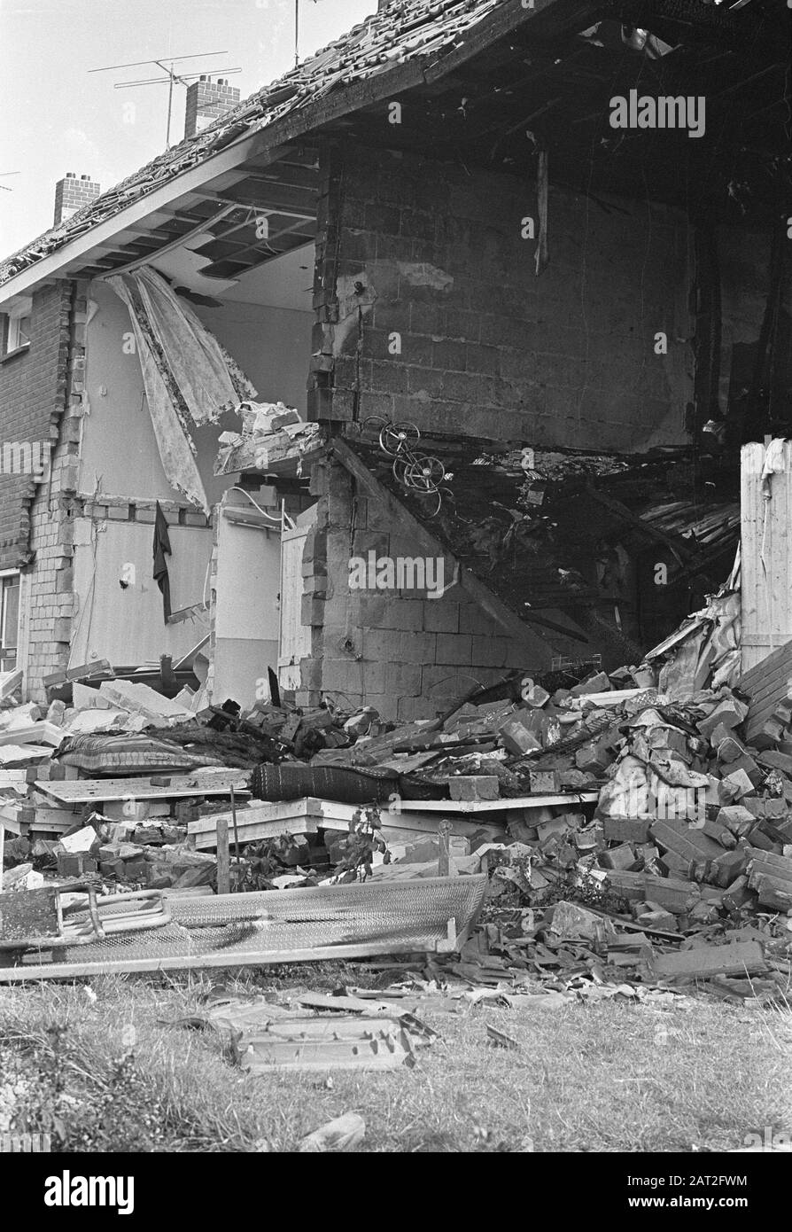 Gasexplosion in Volendam. Vier zerstörte Häuser, verheerende Schäden nach der Explosion Datum: 15. Juni 1968 Ort: Noord-Holland, Volendam Schlüsselwörter: Gasexplosionen, HÄUSER, Explosionen Stockfoto