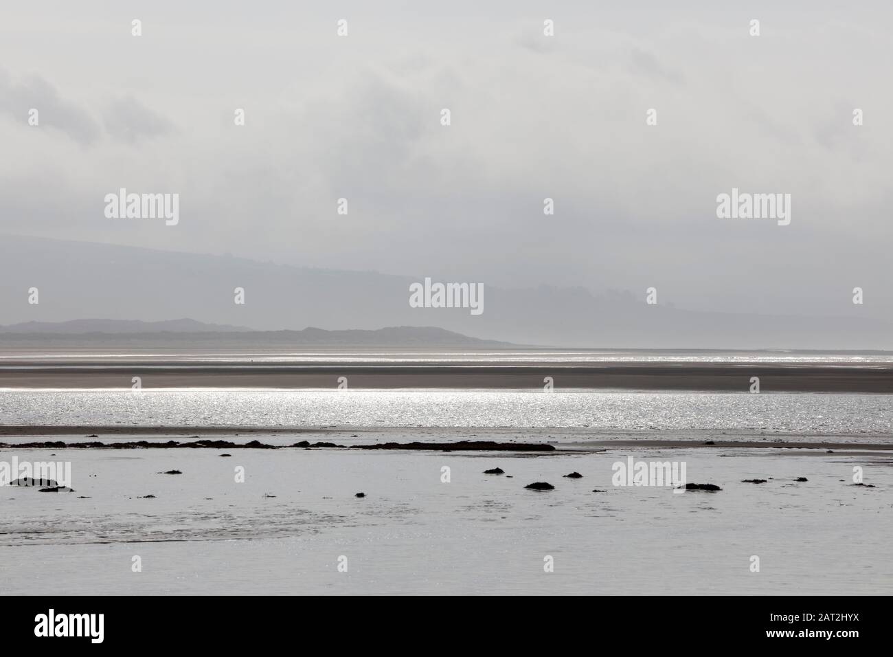 Blick über die Estuary von Black Rock Sands nach Harlech Point, Gwynedd, Wales, Großbritannien Stockfoto