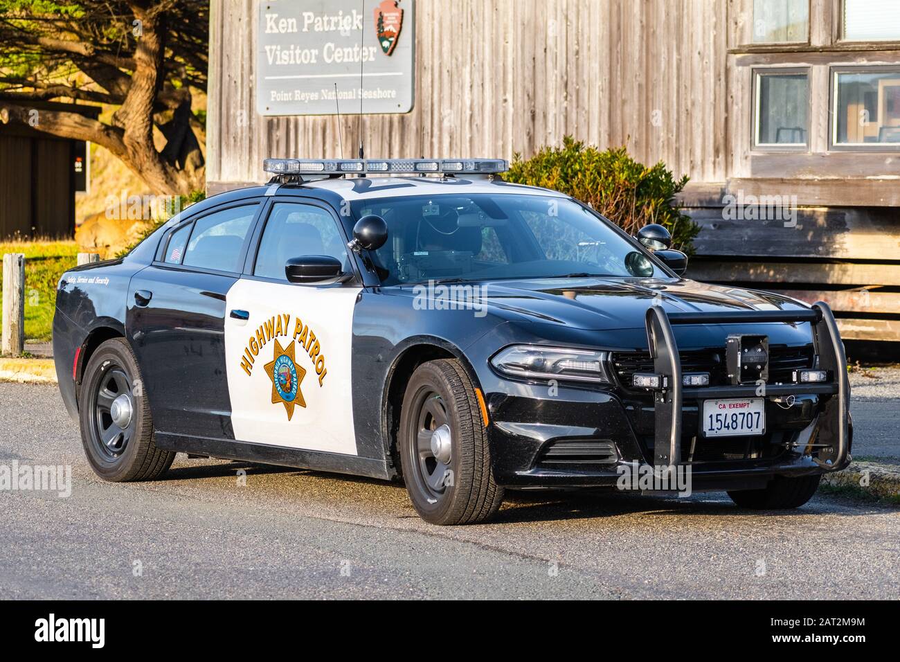 Januar 2020 Point Reyes/CA/USA - Highway Patrol Vehicle stationiert in Drakes Beach, Point Reyes; Die California Highway Patrol (CHP) ist der Bundesstaat l. Stockfoto
