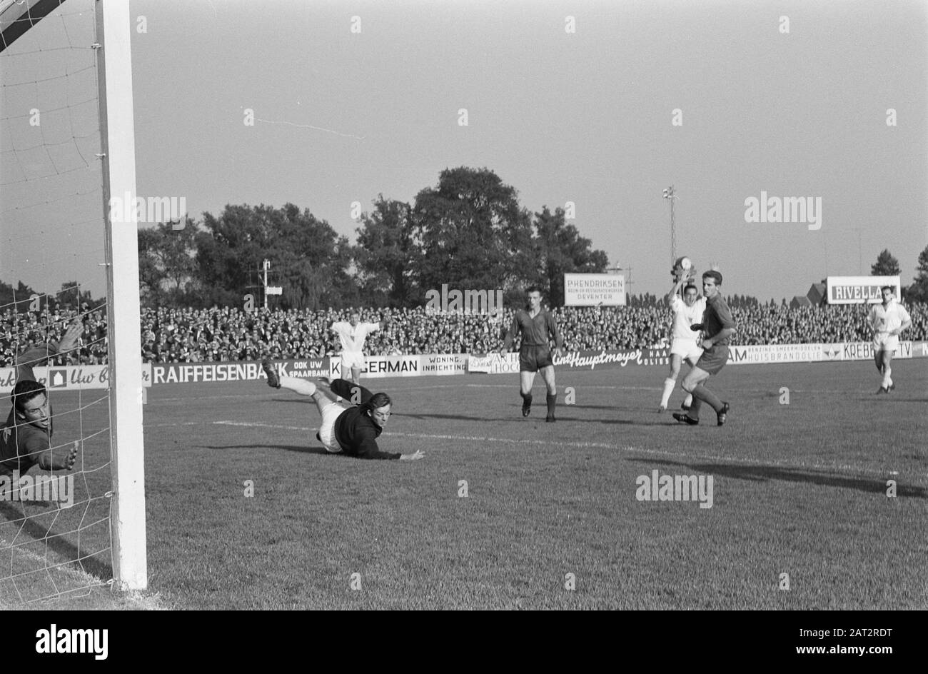 Los geht gegen Roda JC 11-1, Spielmomente Datum: 7. Oktober 1962 Schlagwörter: Sport, Fußball-Institution Name: Go Ahead, Roda JC Stockfoto