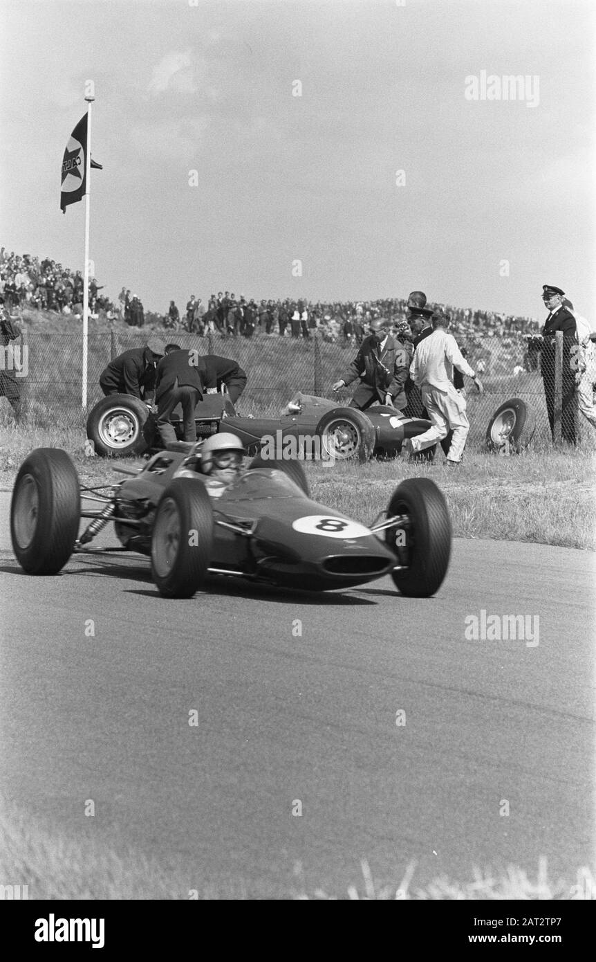 Grand Prix in Zandvoort. Ausgabe 8 Trevor Taylor (Lotus), Ausgabe 24 Phil Hill (ATS) Datum: 23. Juni 1963 Ort: Noord-Holland, Zandvoort persönlicher Name: Hill Stockfoto