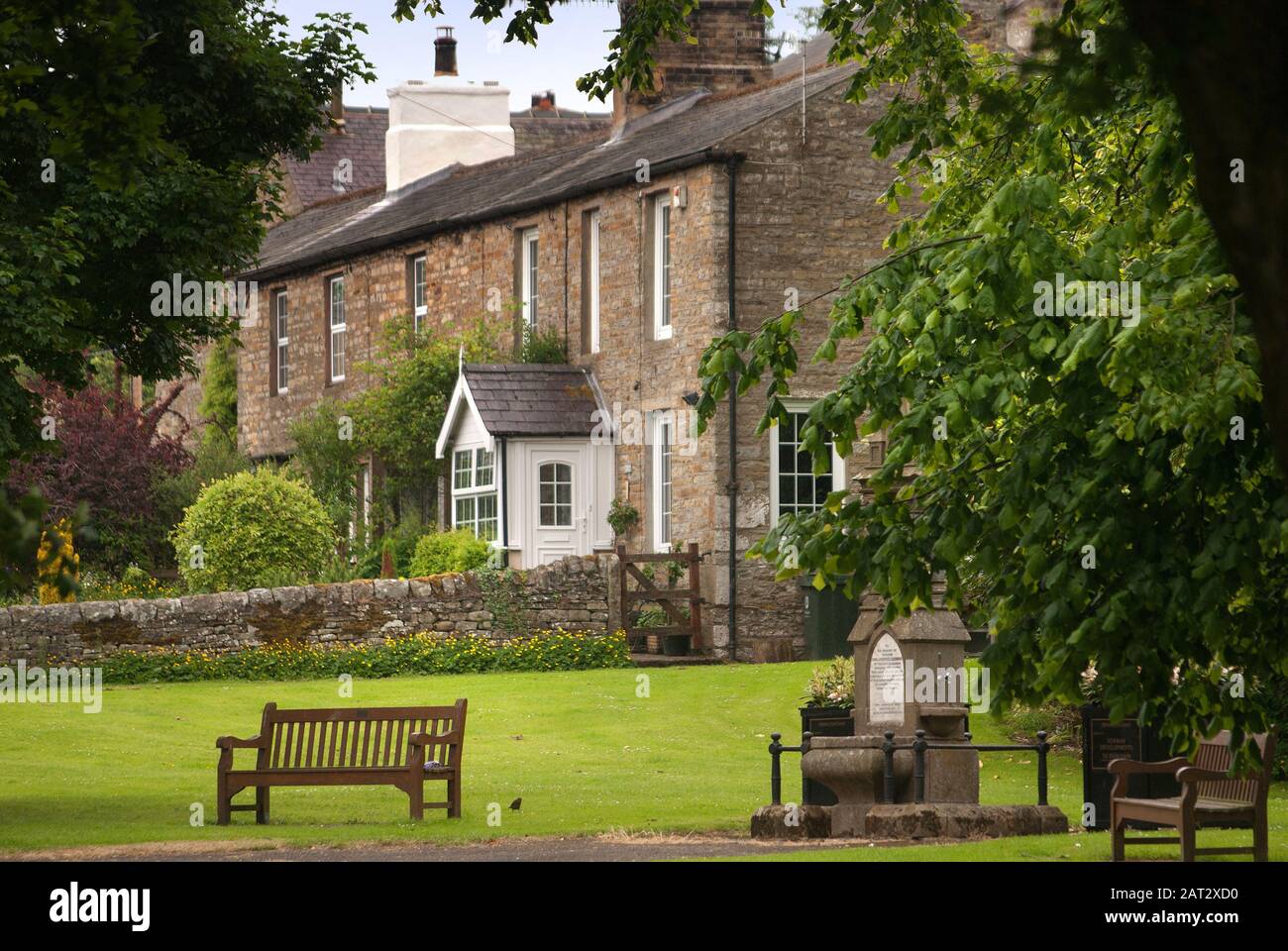 Village Green und John Joseph Glendinning Memorial, Allendale, Northumberland Stockfoto