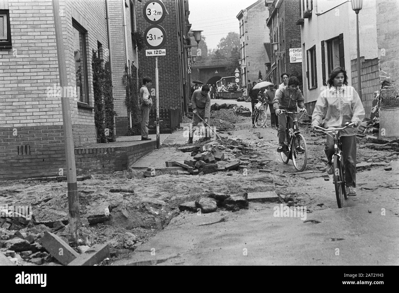 Hauptschäden durch Wolkenbruch in Süd-Limburg (Valkenburg) Datum: 10. August 1982 Standort: Limburg-Valkenburg Schlüsselwörter: Schäden, Straßen Stockfoto