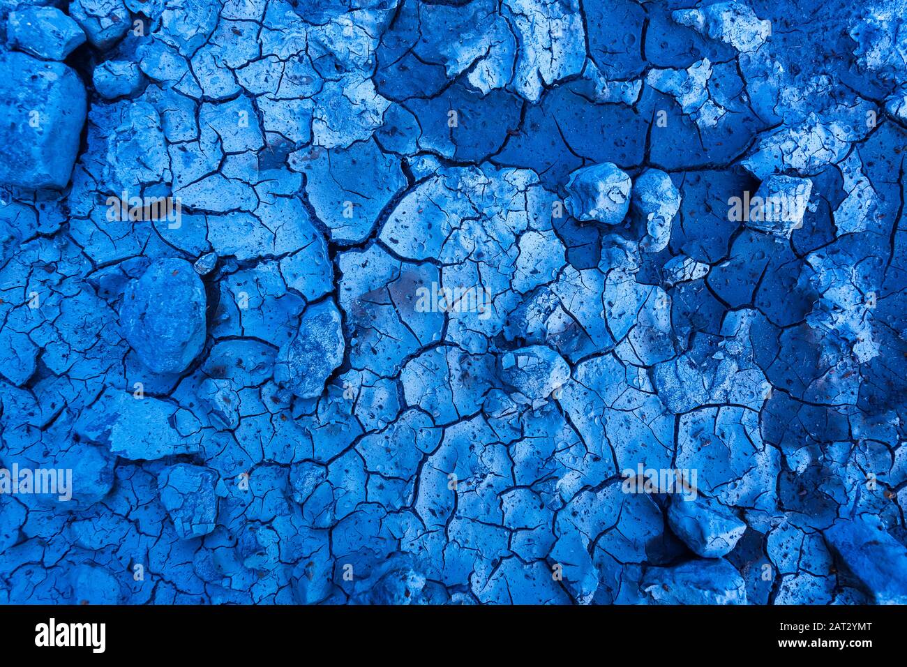 Tiefblau gerissene Bodenhintergrundkonstruktion Stockfoto