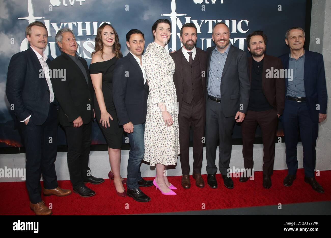 29. Januar 2020 - Hollywood, Kalifornien - David Hornsby, Jason Altman, Megan ganz, Danielle Kreiik, Jason Altma, Charlie Day, Rob McElhenney, Gerard Guillemot. Premiere Von "'Mythic Quest: Raven's Banquet'" von Apple TV+im Cinerama Dome. (Kreditbild: © Fs/AdMedia über ZUMA Wire) Stockfoto