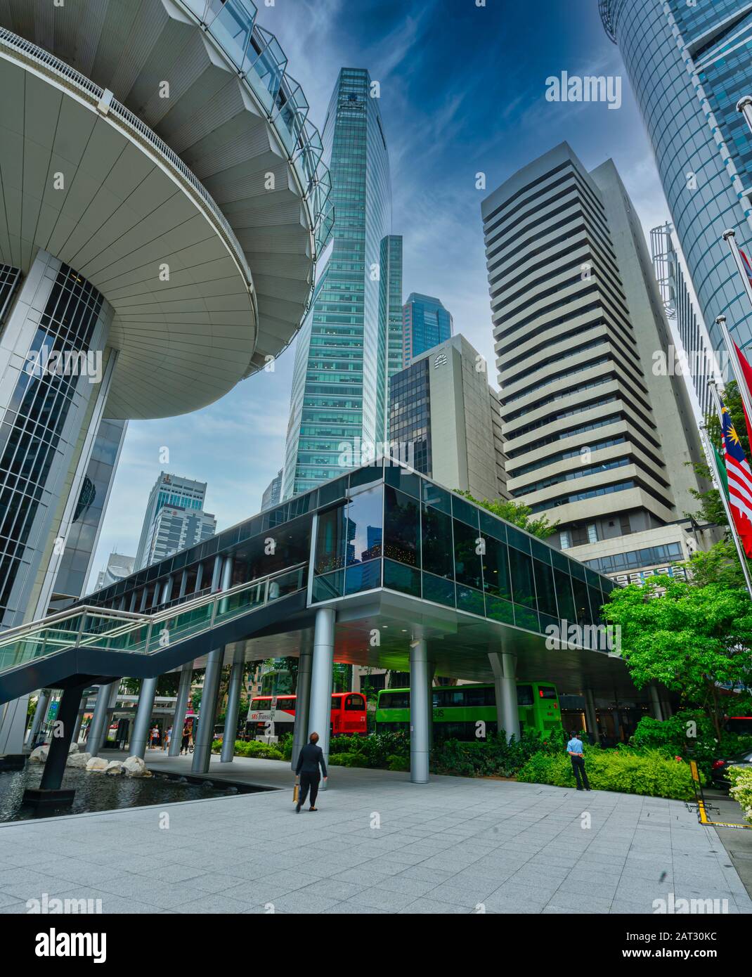 Singapur. Januar 2020. Ein detaillierter Blick auf die moderne Architektur in der Innenstadt Stockfoto