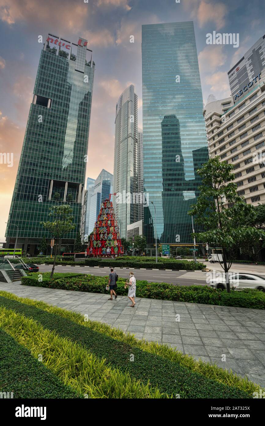 Singapur. Januar 2020. Ein Panoramablick auf den Raffles-Platz im Stadtzentrum Stockfoto