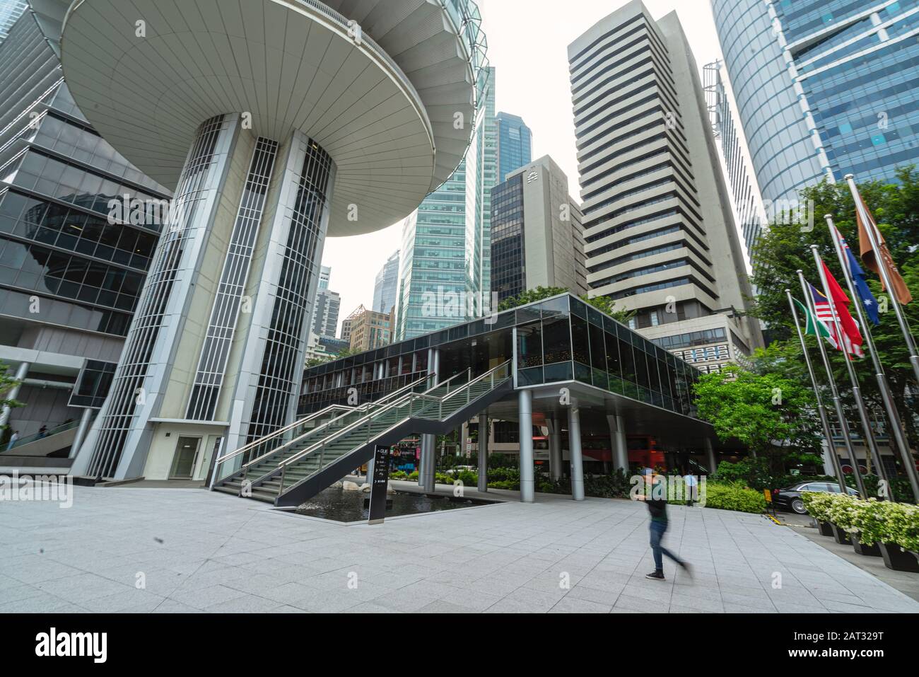 Singapur. Januar 2020. Ein detaillierter Blick auf die moderne Architektur in der Innenstadt Stockfoto