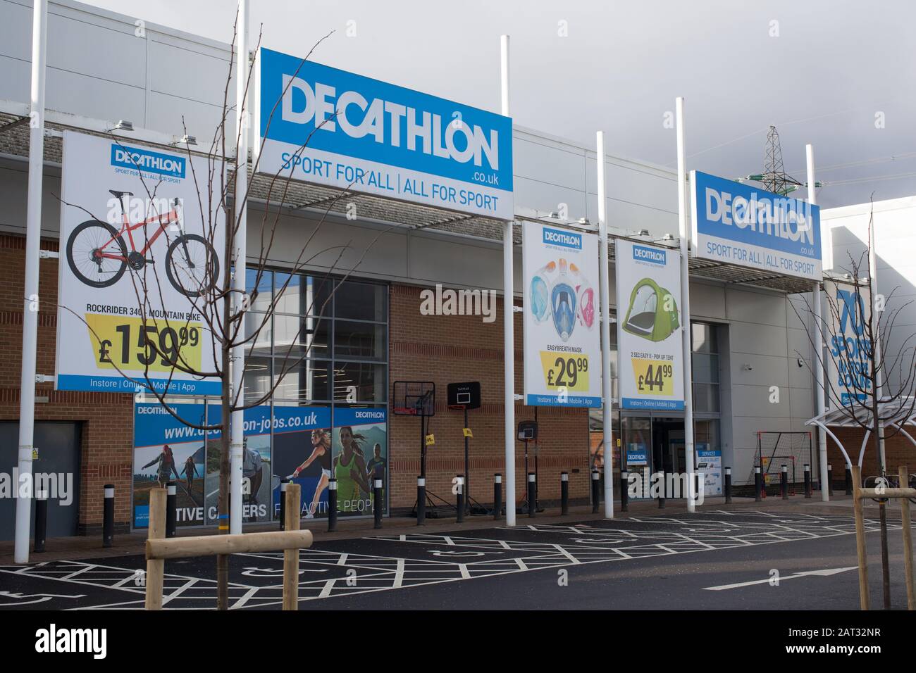 Die Ladenfront von Decathlon, Oxford, Großbritannien Stockfoto