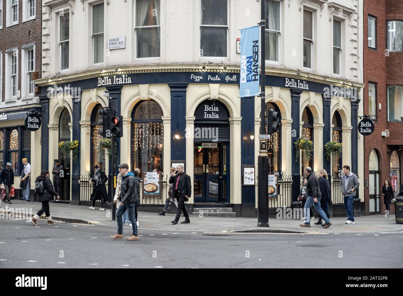 London/Großbritannien - 28. November 2019: Restaurant Bella Italia an der St Martins Lane in Covent Garden. Bella Italia ist eine Kette von mehr als 90 Restaurants, die Scham bieten Stockfoto