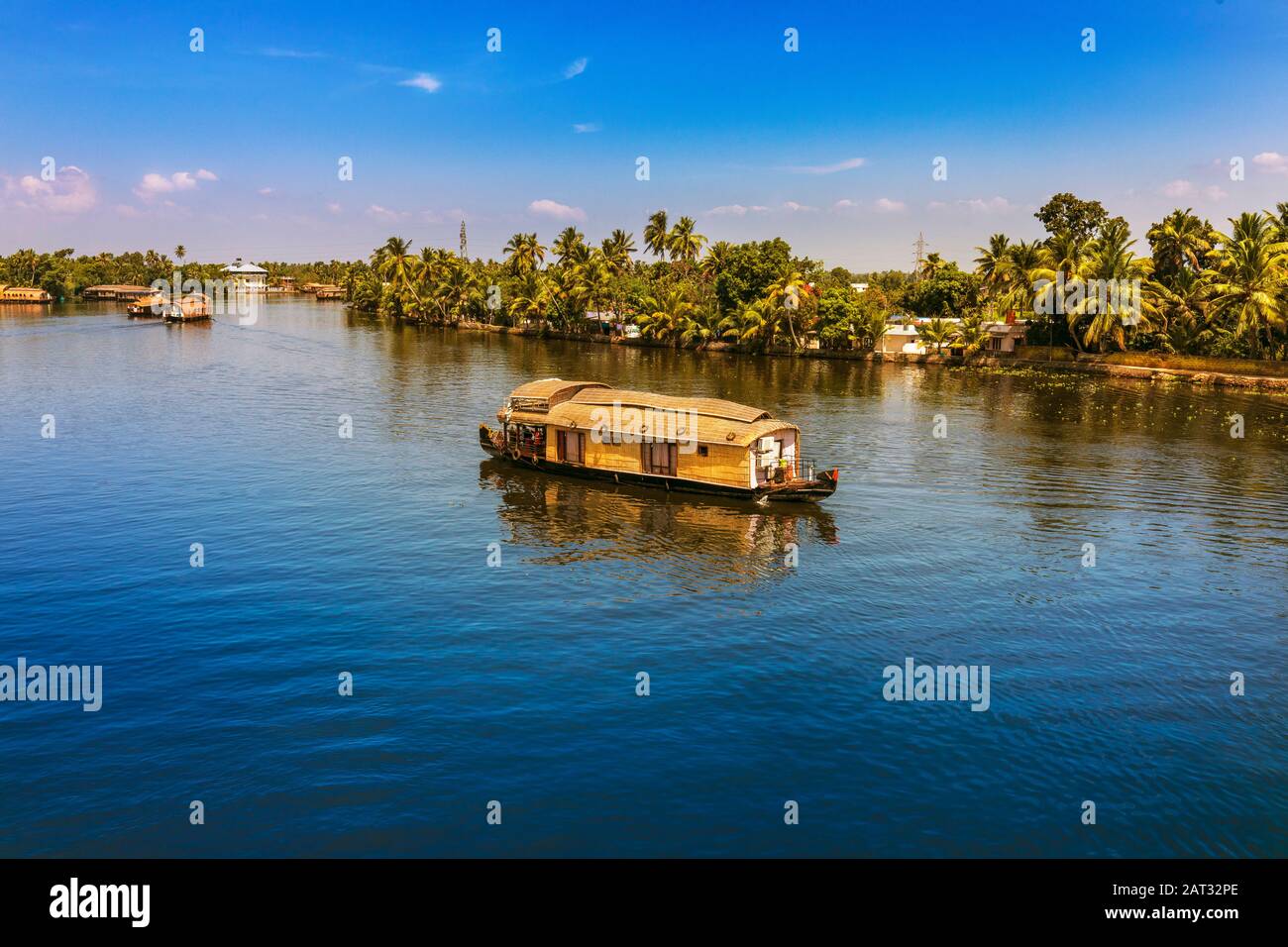 Hausboot watend durch Alappuzha Backwaters. In Kerala Indien Stockfoto