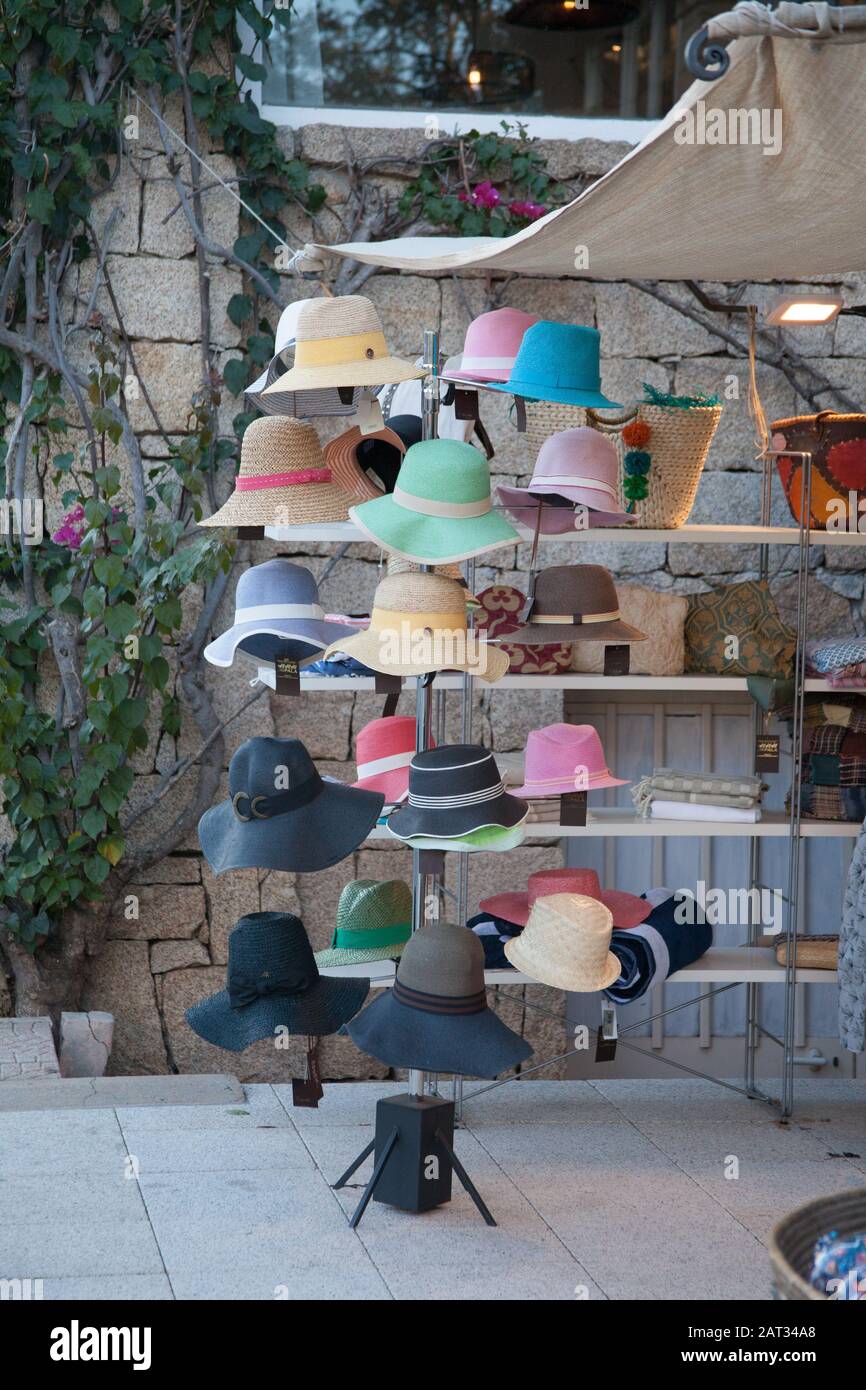 Hüte in einer Boutique in Pantaleo, Sardinien, Italien Stockfoto