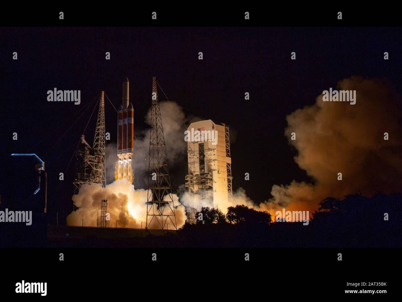 Cape CANAVERAL, USA - 12. August 2018 - Die schwere Rakete der United Launch Alliance Delta IV startet die Parker Solar Probe der NASA, um die Sonne zu berühren, Sonntag, August. Stockfoto