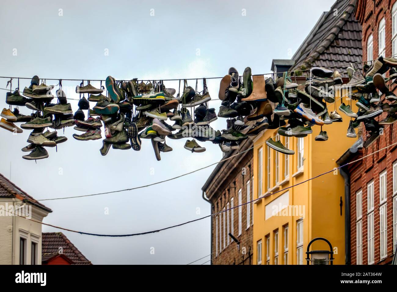 Sneakers Hanging Stockfotos und -bilder Kaufen - Seite 3 - Alamy