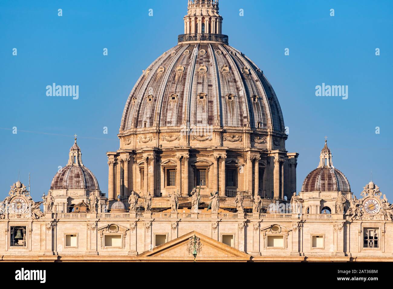 Kuppel des Petersdoms, Piazza San Pietro, Vatikan, Rom, Italien Stockfoto