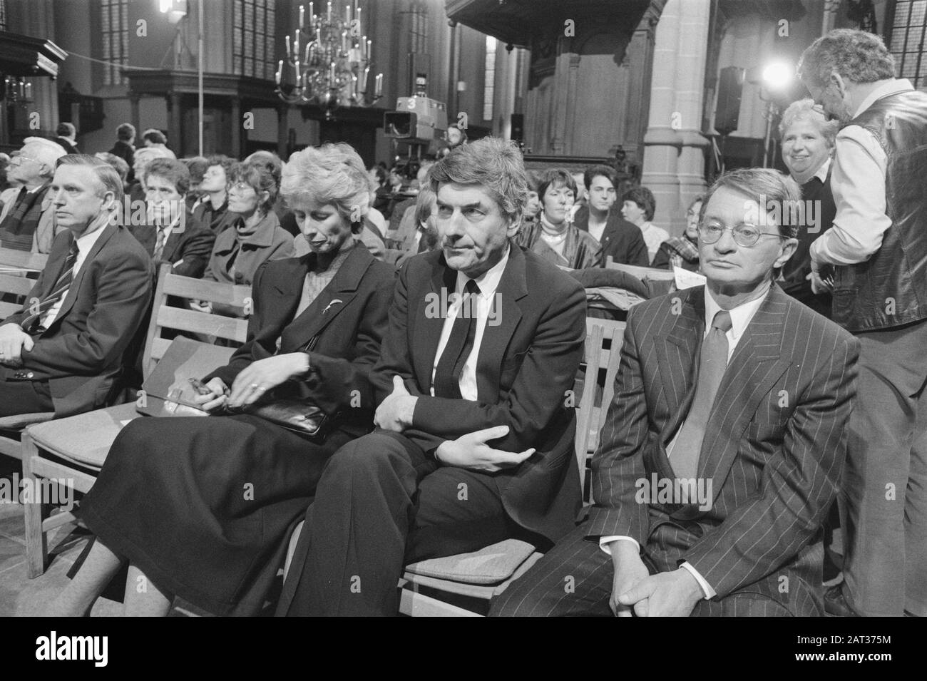 Memorial Meeting für Joop den Uyl in New Ker Premier Lubbers and Wife and Remco Campert Datum: 30. Dezember 1987 Schlüsselwörter: Ehefrau, Treffen, Gedenkfeiern persönlicher Name: Campert, Remco, Uyl, Joop den Stockfoto