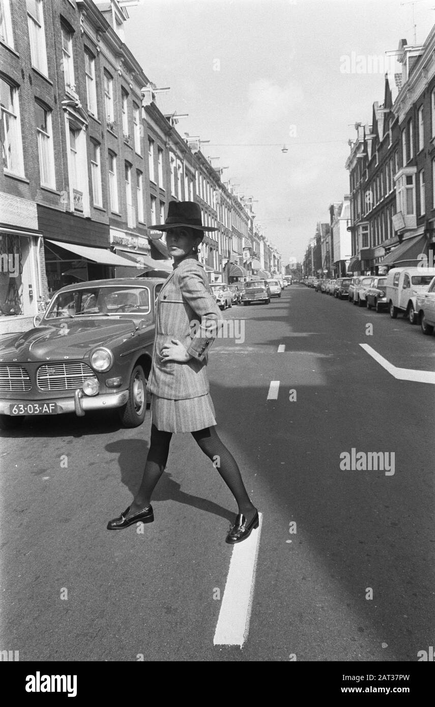 Herbst-Winter-Mode von Couturier Edgar vos Datum: 29. August 1969 Schlagwörter: Kleidung, Mannequins, Mode Stockfoto
