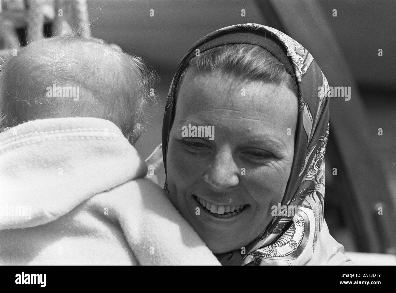 HKH Pr. Beatrix und Pr. Claus mit Pr. Friso und Pr. Willem Alexander an Bord der Green Draech eröffnen neue Yachthäfen in Hoorn Beatrix mit Pr. Datum: 7. Juni 1969 Ort: Hoorn, Noord-Holland Schlüsselwörter: JAHAVENS, Prinzessinnen, Prinzessinnen persönlicher Name: Beatrix, Prinzessin, Claus, Prinz, Johan Friso, Fürst, Willem-Alexander, Prinz von Orange Stockfoto