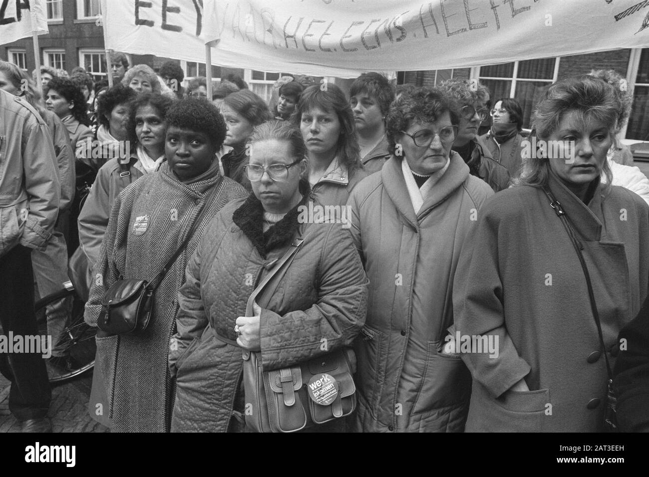 Mitarbeiter Stadtschulbearbeiter Amsterdam WS demonstrieren im Rathaus gegen Privatisierungspläne Datum: 11. Februar 1987 Schlagwörter: Demonstrationen, Rathäuser Stockfoto