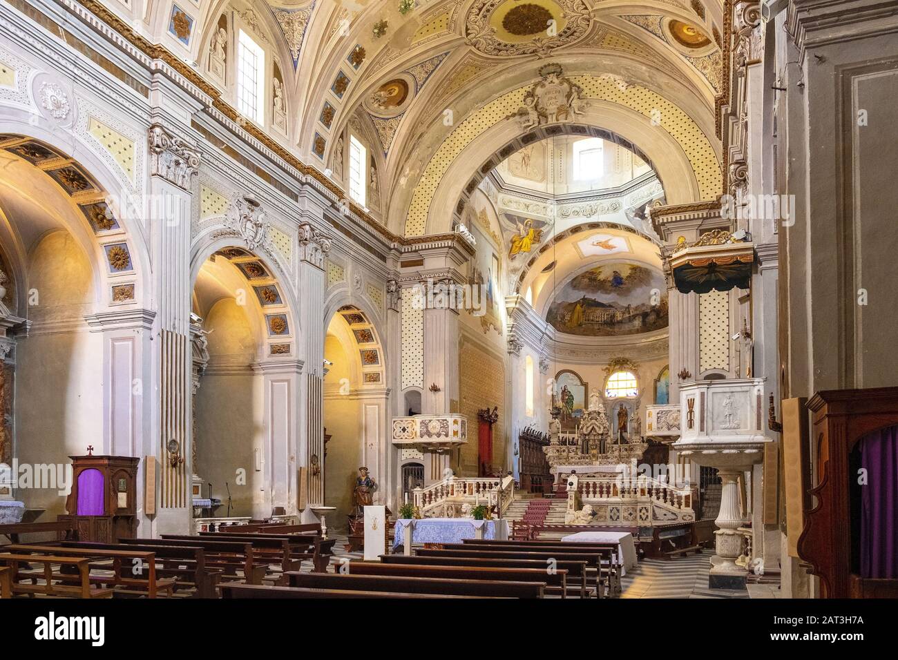 Bosa, Sardinien/Italien - 2018/08/13: Innenraum der Kathedrale Duomo di Bosa Bosa - An der Piazza Duomo durch den Fluss Temo Damm Stockfoto