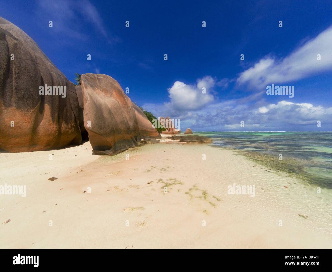 Sommer Landschaft mit einem der berühmtesten Strände der Welt, befindet sich auf La Digue Island, Seychells. Stockfoto