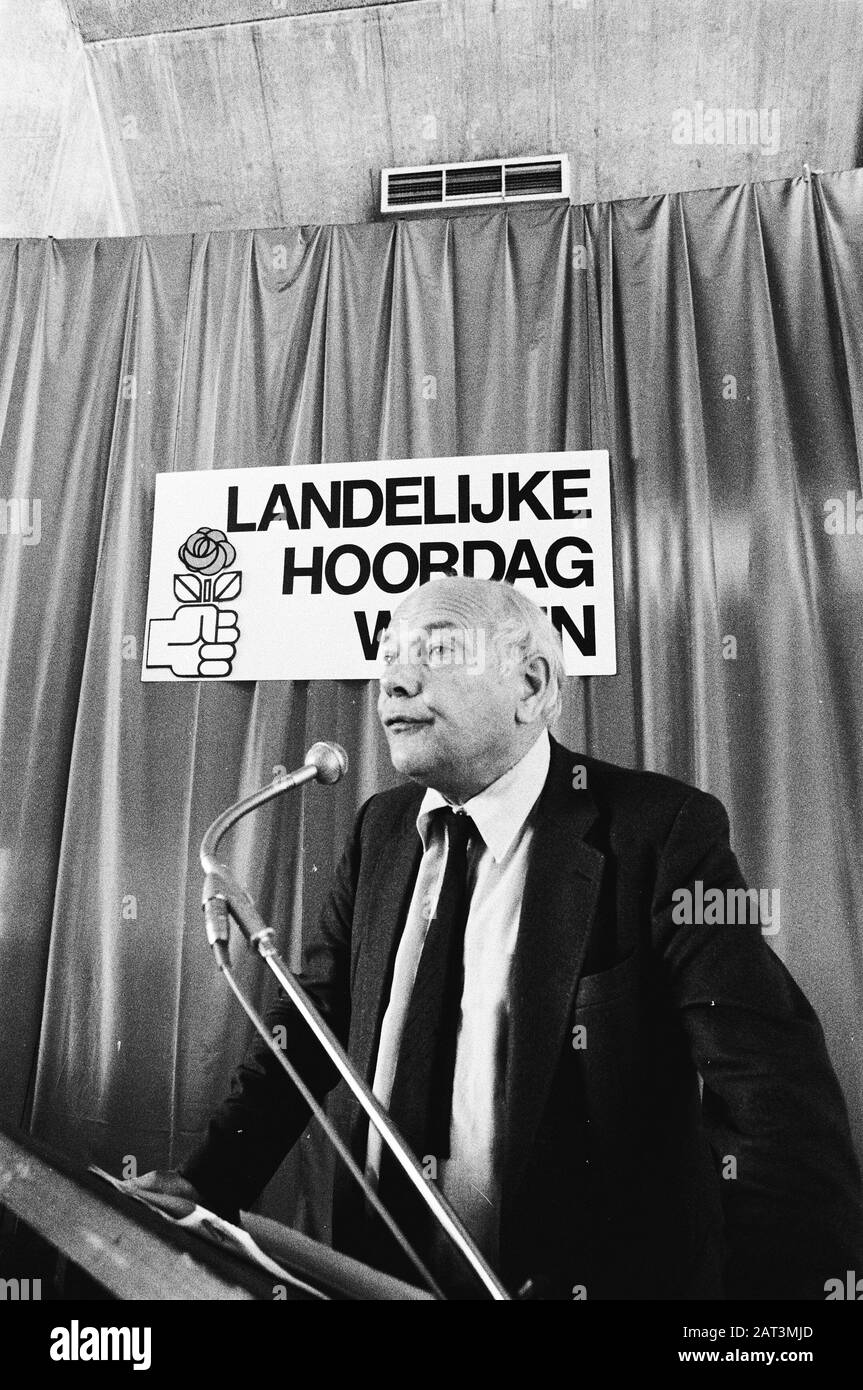 Hoordag Housing Construction PvdA in den brabanthallen in den Bosch Joop den Uyl während seiner Rede Datum: 11. april 1981 Ort: Den Bosch Schlüsselwörter: Hörtage, Reden persönlicher Name: Brabanthallen, Uyl, Joop den Stockfoto