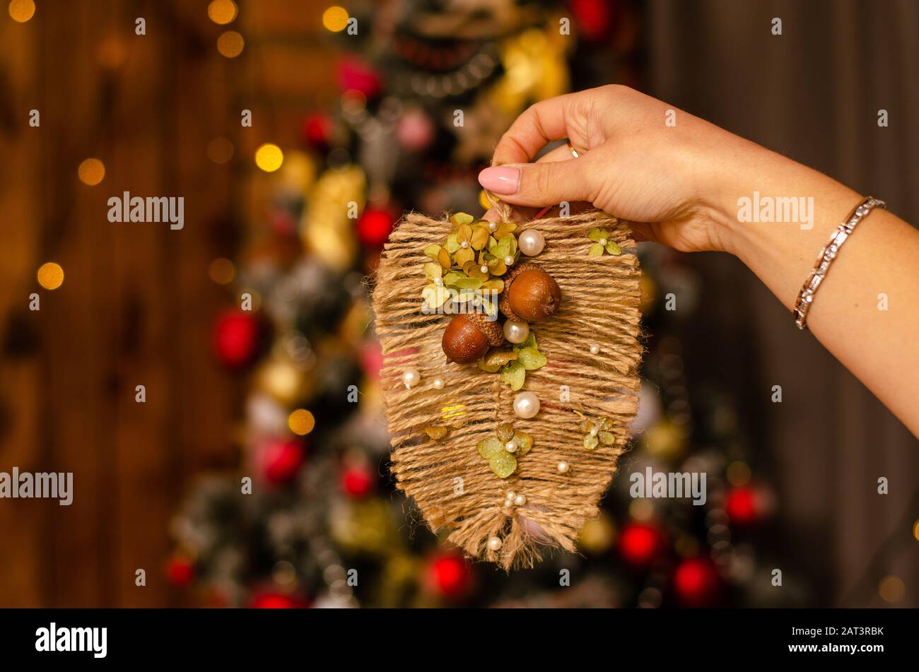 Weihnachtsdekoration handgefertigter Ball Stockfoto